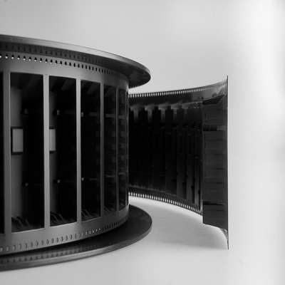 Solución de embalaje de poliestireno PS cinta de película en relieve negra o transparente con 10E5 o NO