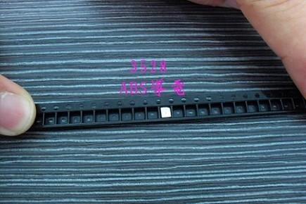 Cinta de empaquetado grabada en relieve del ESD, cinta 12m m 24m m del portador de Smd 32m m