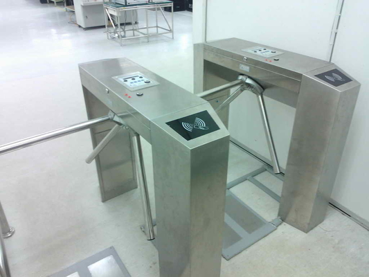 Control de acceso direccional AC220V 50HZ del torniquete del puente del ESD del BI peatonal de la puerta
