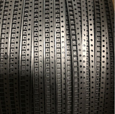 El carrete plástico de 13 pulgadas grabó en relieve el portador que la cinta 10E5-10E10 modifica longitud para requisitos particulares